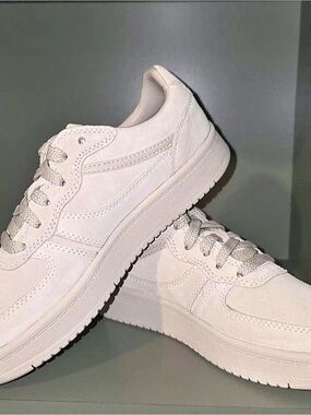 LABEL Go-To Low Sneakers White US multi sizes available UNISEX
